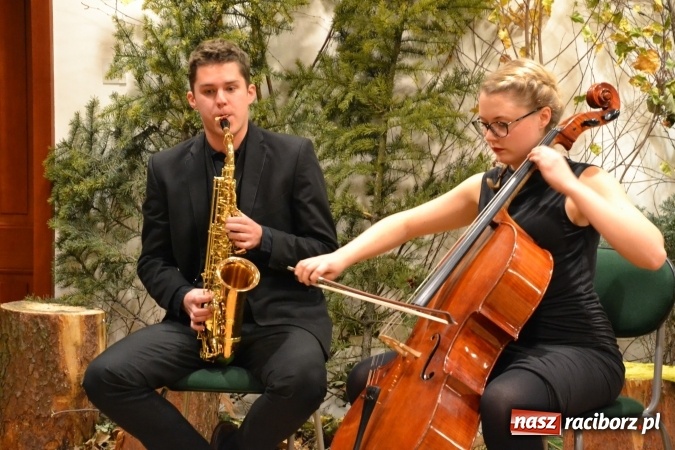 Zdjęcie w galerii na portalu naszraciborz.pl: Amatorskie Teatry z Raciborza i Chorzowa wystąpiły na Zamku Piastowskim  wiadomości z regionu