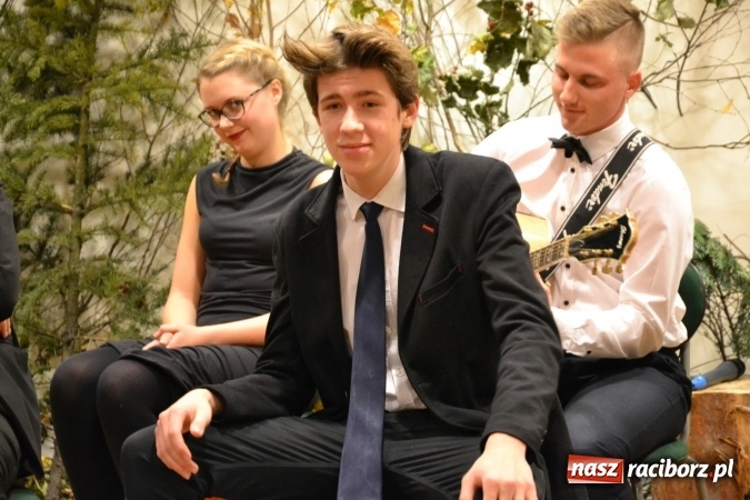 Zdjęcie w galerii na portalu naszraciborz.pl: Amatorskie Teatry z Raciborza i Chorzowa wystąpiły na Zamku Piastowskim  wiadomości z regionu