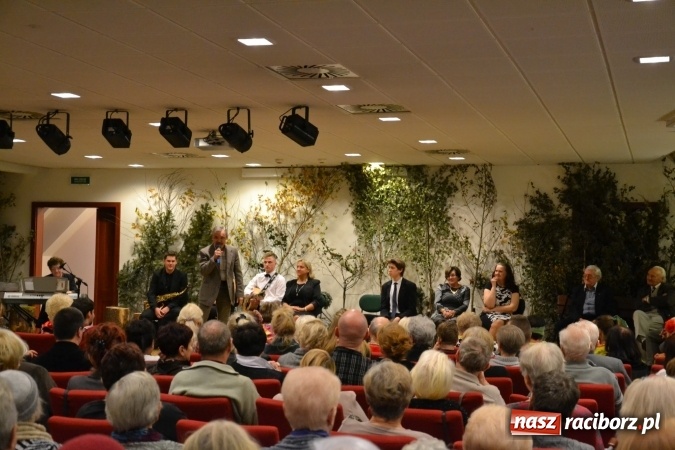 Zdjęcie w galerii na portalu naszraciborz.pl: Amatorskie Teatry z Raciborza i Chorzowa wystąpiły na Zamku Piastowskim  wiadomości z regionu