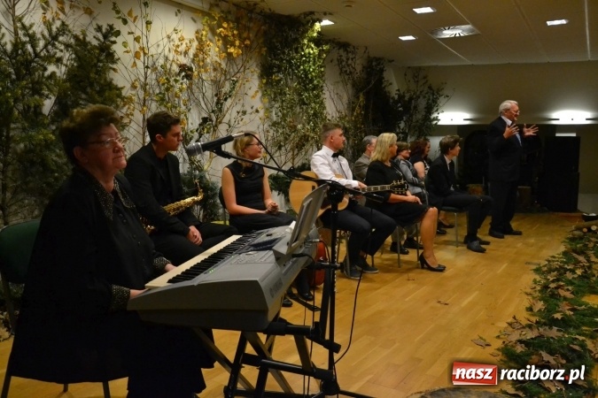 Zdjęcie w galerii na portalu naszraciborz.pl: Amatorskie Teatry z Raciborza i Chorzowa wystąpiły na Zamku Piastowskim  wiadomości z regionu