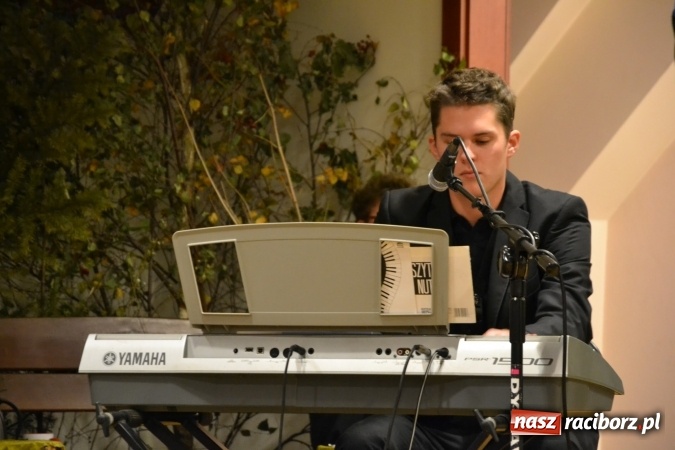 Zdjęcie w galerii na portalu naszraciborz.pl: Amatorskie Teatry z Raciborza i Chorzowa wystąpiły na Zamku Piastowskim  wiadomości z regionu