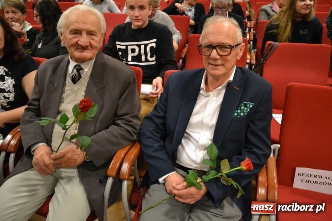 Zdjęcie w galerii na portalu naszraciborz.pl: Amatorskie Teatry z Raciborza i Chorzowa wystąpiły na Zamku Piastowskim  wiadomości z regionu