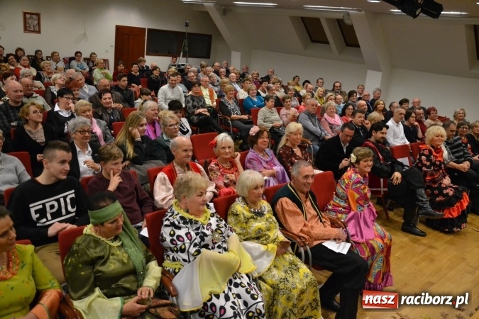 Zdjęcie w galerii na portalu naszraciborz.pl: Amatorskie Teatry z Raciborza i Chorzowa wystąpiły na Zamku Piastowskim  wiadomości z regionu