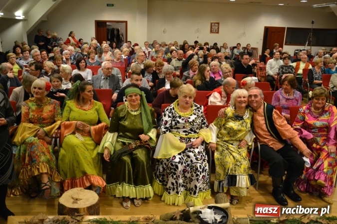 Zdjęcie w galerii na portalu naszraciborz.pl: Amatorskie Teatry z Raciborza i Chorzowa wystąpiły na Zamku Piastowskim  wiadomości z regionu