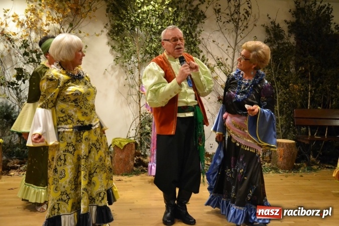 Zdjęcie w galerii na portalu naszraciborz.pl: Amatorskie Teatry z Raciborza i Chorzowa wystąpiły na Zamku Piastowskim  wiadomości z regionu