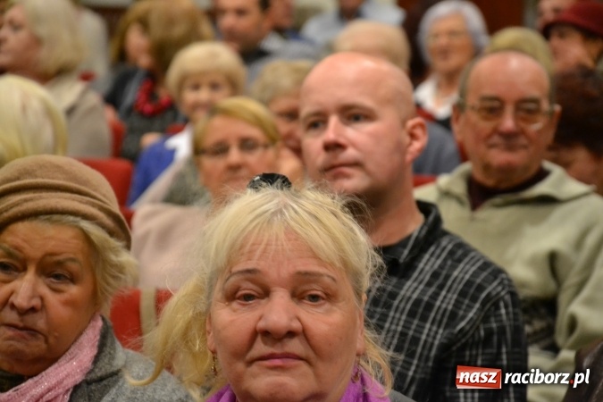 Zdjęcie w galerii na portalu naszraciborz.pl: Amatorskie Teatry z Raciborza i Chorzowa wystąpiły na Zamku Piastowskim  wiadomości z regionu