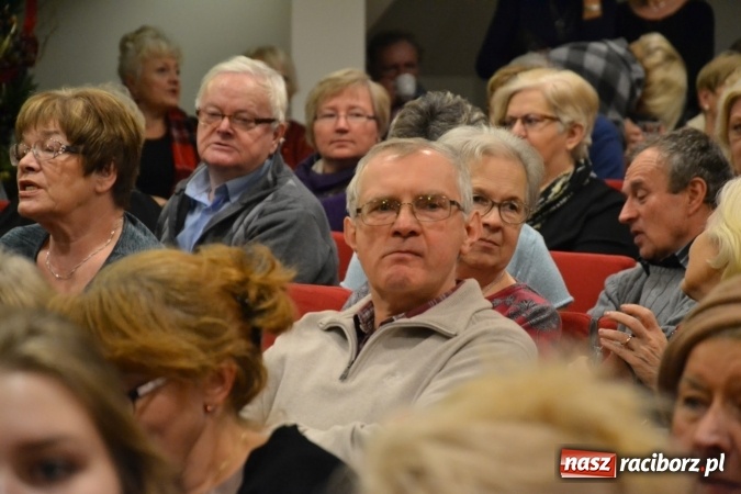 Zdjęcie w galerii na portalu naszraciborz.pl: Amatorskie Teatry z Raciborza i Chorzowa wystąpiły na Zamku Piastowskim  wiadomości z regionu