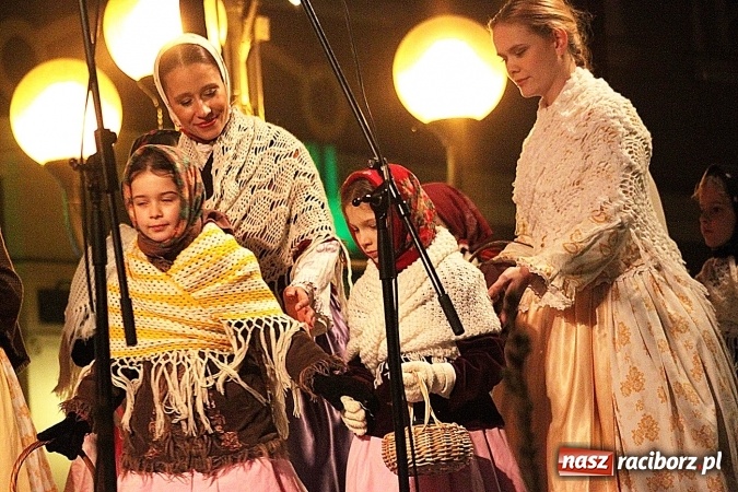 Zdjęcie w galerii na portalu naszraciborz.pl: Folklor zagościł na raciborskim jarmarku  wiadomości z regionu