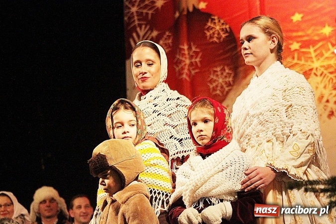 Zdjęcie w galerii na portalu naszraciborz.pl: Folklor zagościł na raciborskim jarmarku  wiadomości z regionu