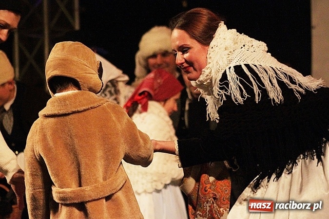 Zdjęcie w galerii na portalu naszraciborz.pl: Folklor zagościł na raciborskim jarmarku  wiadomości z regionu