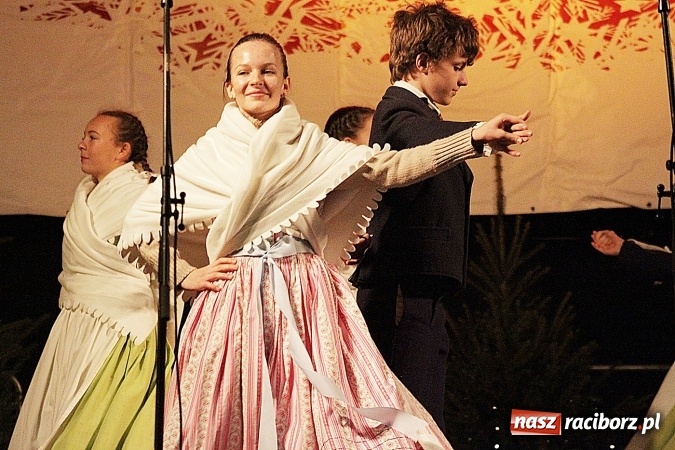 Zdjęcie w galerii na portalu naszraciborz.pl: Folklor zagościł na raciborskim jarmarku  wiadomości z regionu