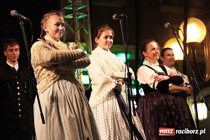 Zdjęcie w galerii na portalu naszraciborz.pl: Folklor zagościł na raciborskim jarmarku  wiadomości z regionu