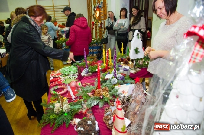 Zdjęcie w galerii na portalu naszraciborz.pl: Rodzinnie, świątecznie i kolorowo - bożonarodzeniowy kiermasz w Sudole wiadomości z regionu