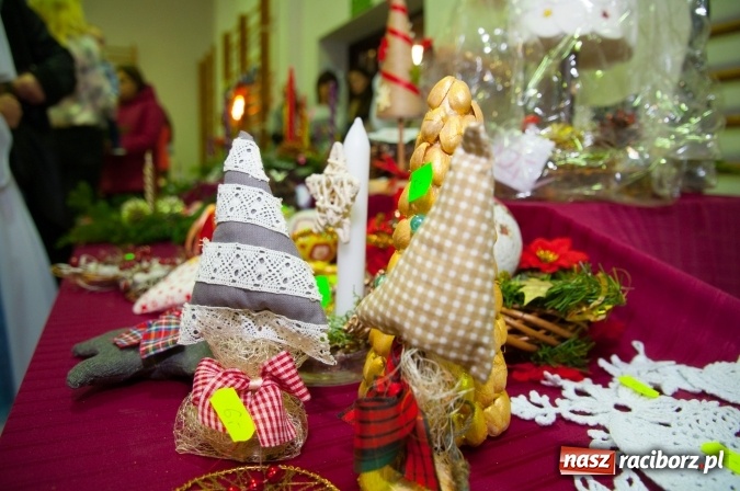 Zdjęcie w galerii na portalu naszraciborz.pl: Rodzinnie, świątecznie i kolorowo - bożonarodzeniowy kiermasz w Sudole wiadomości z regionu