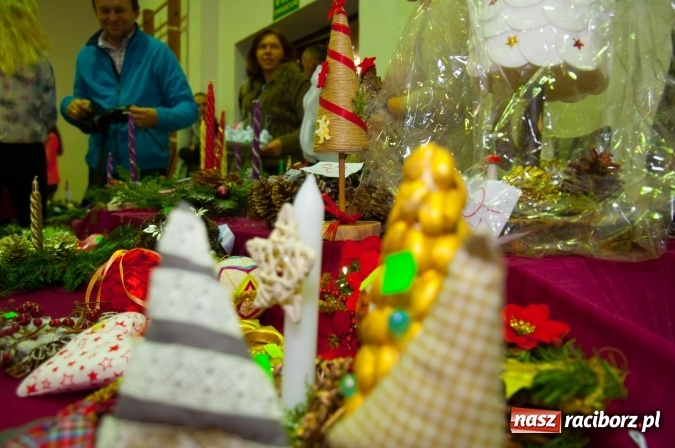 Zdjęcie w galerii na portalu naszraciborz.pl: Rodzinnie, świątecznie i kolorowo - bożonarodzeniowy kiermasz w Sudole wiadomości z regionu