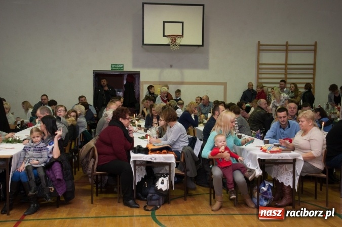 Zdjęcie w galerii na portalu naszraciborz.pl: Rodzinnie, świątecznie i kolorowo - bożonarodzeniowy kiermasz w Sudole wiadomości z regionu