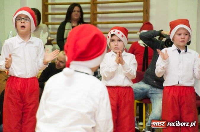 Zdjęcie w galerii na portalu naszraciborz.pl: Rodzinnie, świątecznie i kolorowo - bożonarodzeniowy kiermasz w Sudole wiadomości z regionu