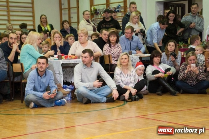 Zdjęcie w galerii na portalu naszraciborz.pl: Rodzinnie, świątecznie i kolorowo - bożonarodzeniowy kiermasz w Sudole wiadomości z regionu