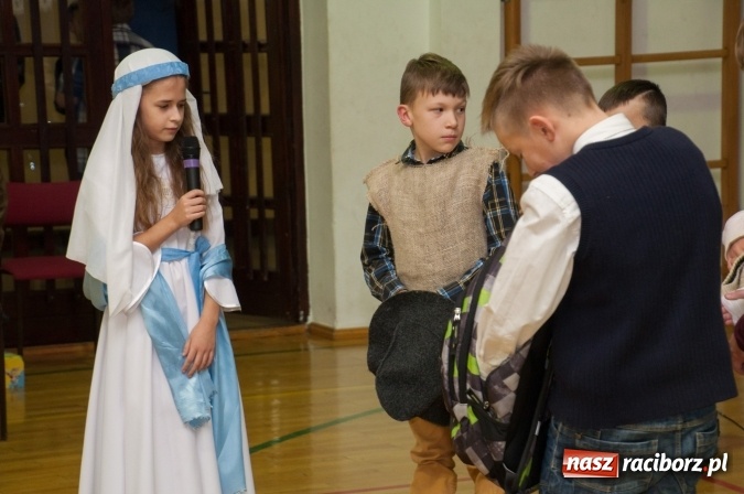 Zdjęcie w galerii na portalu naszraciborz.pl: Rodzinnie, świątecznie i kolorowo - bożonarodzeniowy kiermasz w Sudole wiadomości z regionu