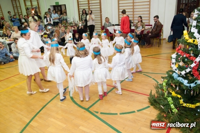 Zdjęcie w galerii na portalu naszraciborz.pl: Rodzinnie, świątecznie i kolorowo - bożonarodzeniowy kiermasz w Sudole wiadomości z regionu
