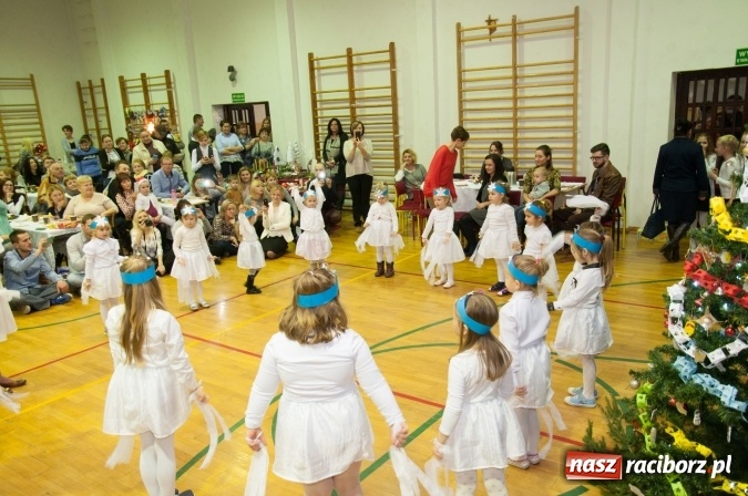 Zdjęcie w galerii na portalu naszraciborz.pl: Rodzinnie, świątecznie i kolorowo - bożonarodzeniowy kiermasz w Sudole wiadomości z regionu