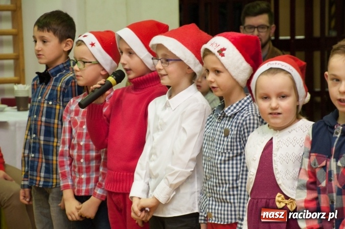 Zdjęcie w galerii na portalu naszraciborz.pl: Rodzinnie, świątecznie i kolorowo - bożonarodzeniowy kiermasz w Sudole wiadomości z regionu