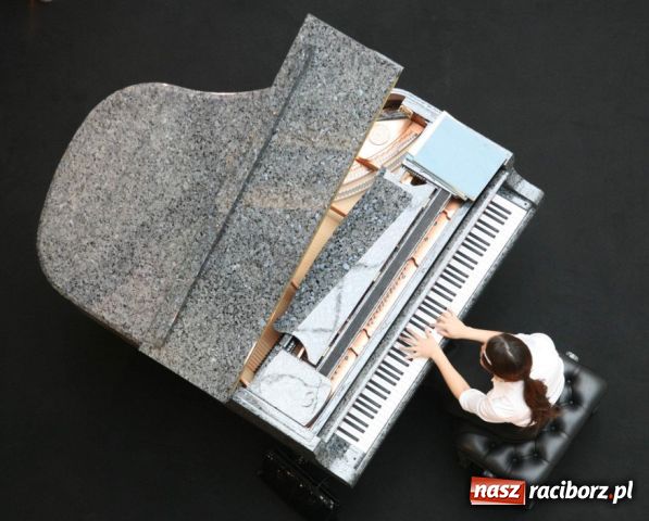 Zdjęcie w galerii na portalu naszraciborz.pl: Przeźroczysty kamień z Pietrowic wiadomości z regionu