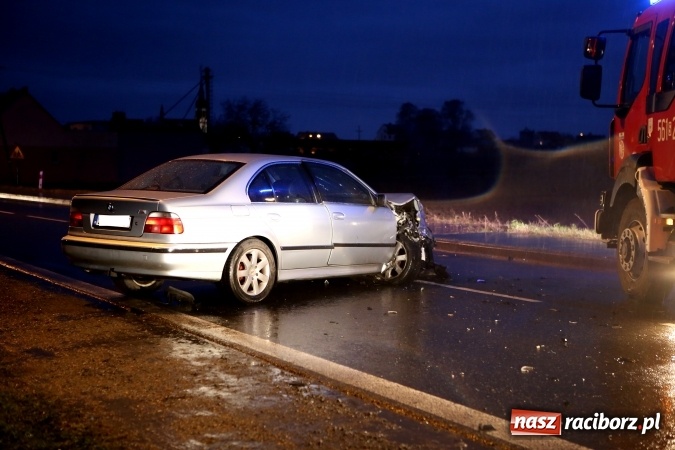 Zdjęcie w galerii na portalu naszraciborz.pl: Fatalny początek tygodnia na raciborskich drogach - potrącenie pieszego i zderzenie czołowe samochodów na granicy Sudoła i Studziennej wiadomości z regionu
