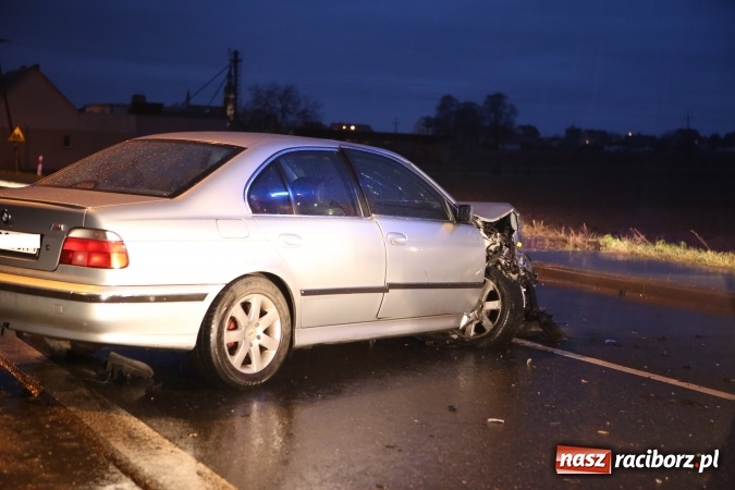 Zdjęcie w galerii na portalu naszraciborz.pl: Fatalny początek tygodnia na raciborskich drogach - potrącenie pieszego i zderzenie czołowe samochodów na granicy Sudoła i Studziennej wiadomości z regionu