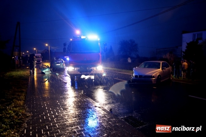 Zdjęcie w galerii na portalu naszraciborz.pl: Fatalny początek tygodnia na raciborskich drogach - potrącenie pieszego i zderzenie czołowe samochodów na granicy Sudoła i Studziennej wiadomości z regionu