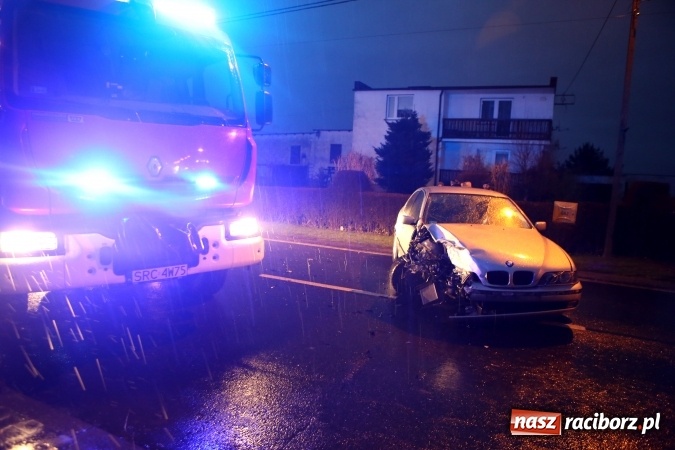 Zdjęcie w galerii na portalu naszraciborz.pl: Fatalny początek tygodnia na raciborskich drogach - potrącenie pieszego i zderzenie czołowe samochodów na granicy Sudoła i Studziennej wiadomości z regionu