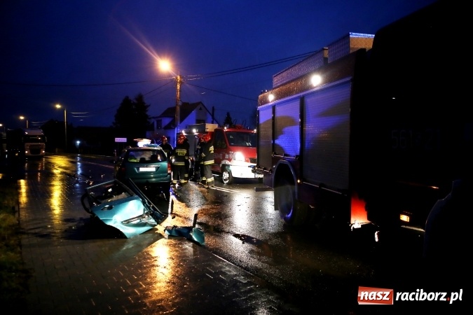 Zdjęcie w galerii na portalu naszraciborz.pl: Fatalny początek tygodnia na raciborskich drogach - potrącenie pieszego i zderzenie czołowe samochodów na granicy Sudoła i Studziennej wiadomości z regionu