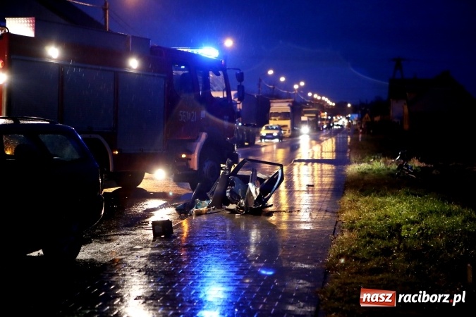 Zdjęcie w galerii na portalu naszraciborz.pl: Fatalny początek tygodnia na raciborskich drogach - potrącenie pieszego i zderzenie czołowe samochodów na granicy Sudoła i Studziennej wiadomości z regionu