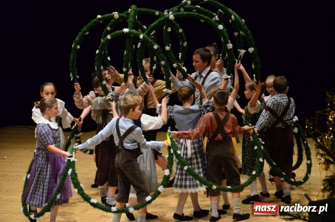 Zdjęcie w galerii na portalu naszraciborz.pl: Tańczą od dwudziestu lat! Zesp&oacute;ł Łężczok z Nędzy świętuje jubileusz wiadomości z regionu