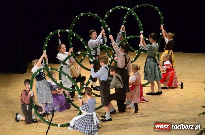 Zdjęcie w galerii na portalu naszraciborz.pl: Tańczą od dwudziestu lat! Zesp&oacute;ł Łężczok z Nędzy świętuje jubileusz wiadomości z regionu