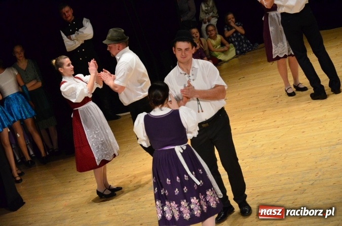 Zdjęcie w galerii na portalu naszraciborz.pl: Tańczą od dwudziestu lat! Zesp&oacute;ł Łężczok z Nędzy świętuje jubileusz wiadomości z regionu