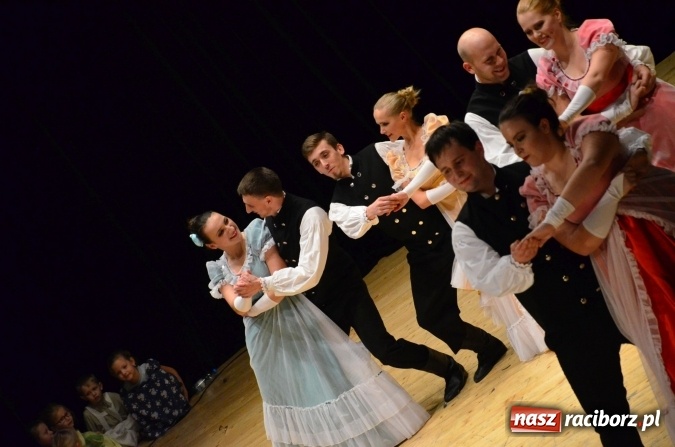 Zdjęcie w galerii na portalu naszraciborz.pl: Tańczą od dwudziestu lat! Zesp&oacute;ł Łężczok z Nędzy świętuje jubileusz wiadomości z regionu