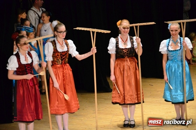 Zdjęcie w galerii na portalu naszraciborz.pl: Tańczą od dwudziestu lat! Zesp&oacute;ł Łężczok z Nędzy świętuje jubileusz wiadomości z regionu