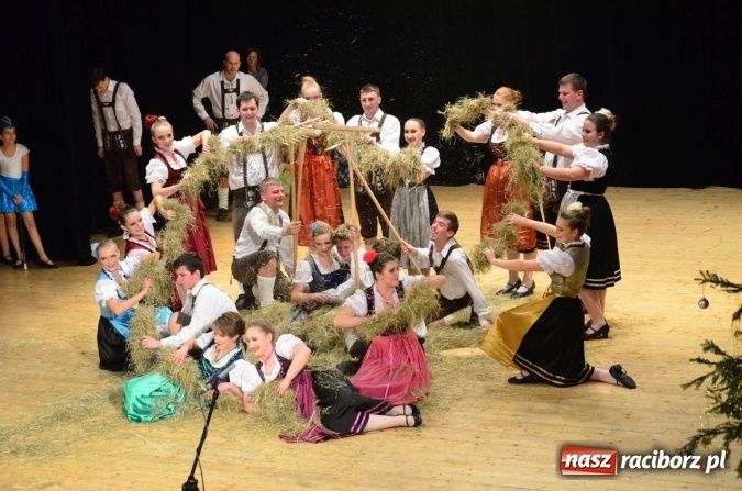 Zdjęcie w galerii na portalu naszraciborz.pl: Tańczą od dwudziestu lat! Zesp&oacute;ł Łężczok z Nędzy świętuje jubileusz wiadomości z regionu