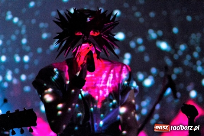 Zdjęcie w galerii na portalu naszraciborz.pl: Tajemnicza BOKKA zagrała na Przystanku Kulturalnym Koniec Świata wiadomości z regionu