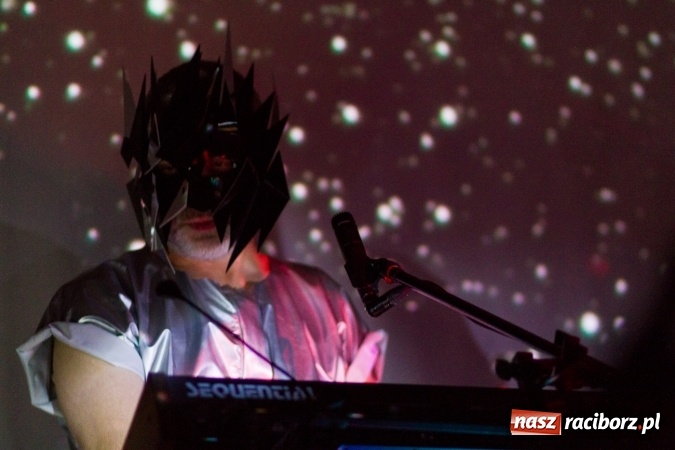 Zdjęcie w galerii na portalu naszraciborz.pl: Tajemnicza BOKKA zagrała na Przystanku Kulturalnym Koniec Świata wiadomości z regionu