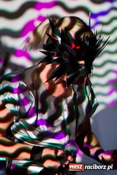 Zdjęcie w galerii na portalu naszraciborz.pl: Tajemnicza BOKKA zagrała na Przystanku Kulturalnym Koniec Świata wiadomości z regionu