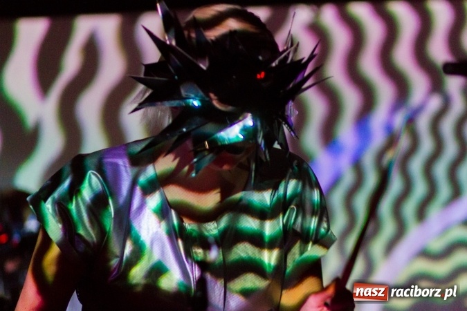 Zdjęcie w galerii na portalu naszraciborz.pl: Tajemnicza BOKKA zagrała na Przystanku Kulturalnym Koniec Świata wiadomości z regionu