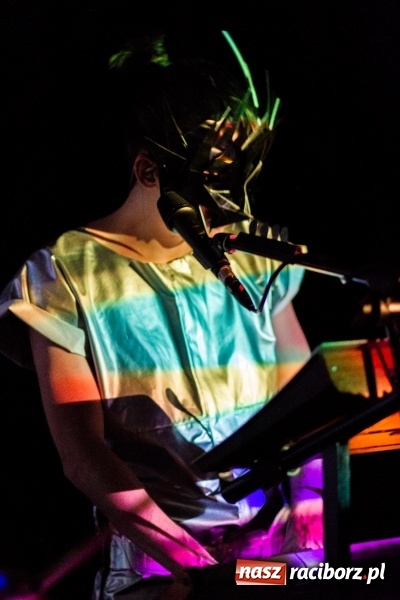 Zdjęcie w galerii na portalu naszraciborz.pl: Tajemnicza BOKKA zagrała na Przystanku Kulturalnym Koniec Świata wiadomości z regionu