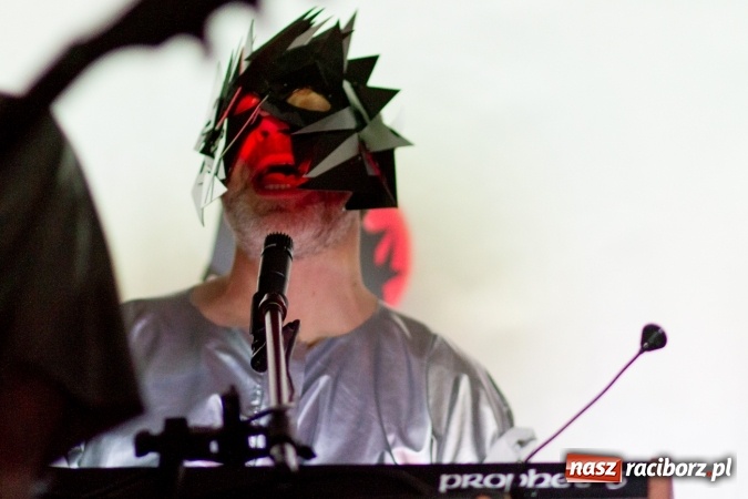 Zdjęcie w galerii na portalu naszraciborz.pl: Tajemnicza BOKKA zagrała na Przystanku Kulturalnym Koniec Świata wiadomości z regionu