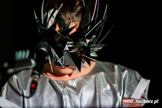 Zdjęcie w galerii na portalu naszraciborz.pl: Tajemnicza BOKKA zagrała na Przystanku Kulturalnym Koniec Świata wiadomości z regionu