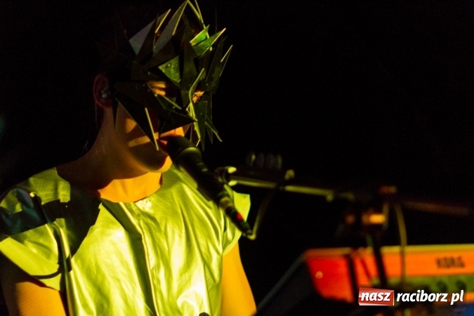 Zdjęcie w galerii na portalu naszraciborz.pl: Tajemnicza BOKKA zagrała na Przystanku Kulturalnym Koniec Świata wiadomości z regionu