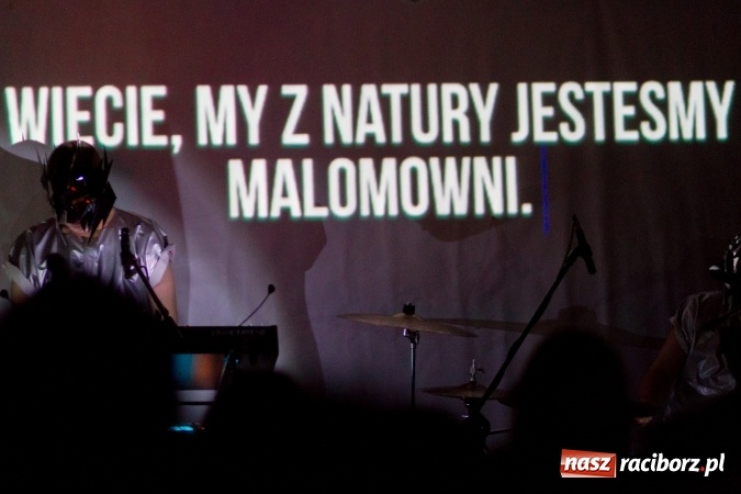 Zdjęcie w galerii na portalu naszraciborz.pl: Tajemnicza BOKKA zagrała na Przystanku Kulturalnym Koniec Świata wiadomości z regionu