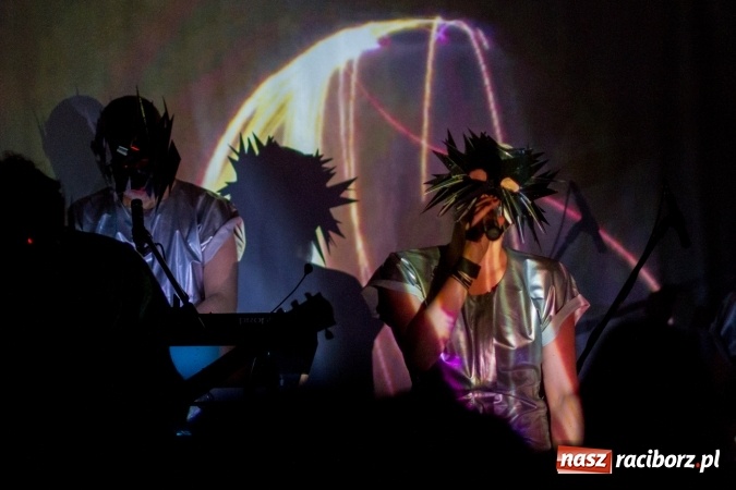 Zdjęcie w galerii na portalu naszraciborz.pl: Tajemnicza BOKKA zagrała na Przystanku Kulturalnym Koniec Świata wiadomości z regionu