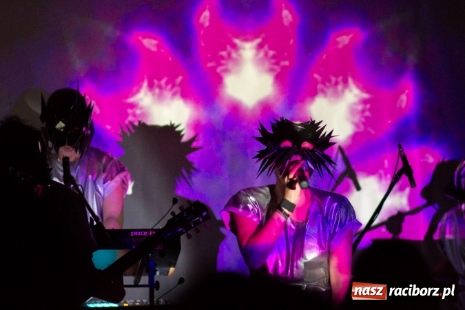 Zdjęcie w galerii na portalu naszraciborz.pl: Tajemnicza BOKKA zagrała na Przystanku Kulturalnym Koniec Świata wiadomości z regionu